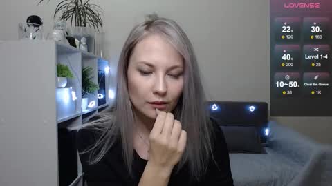 Snapshot of sunny_bunny6 chatting on 12-16-24, 09:46 Naomi online show from 12-16-24, 09:46