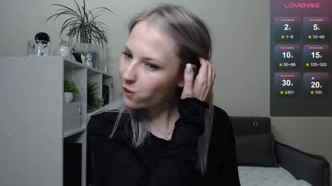 Snapshot of sunny_bunny6 chatting on 12-16-24, 12:49 Naomi online show from 12-16-24, 12:49