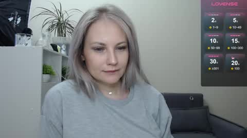 Snapshot of sunny_bunny6 chatting on 12-18-24, 05:37 Naomi online show from 12-18-24, 05:37