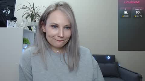 Snapshot of sunny_bunny6 chatting on 12-18-24, 08:42 Naomi online show from 12-18-24, 08:42