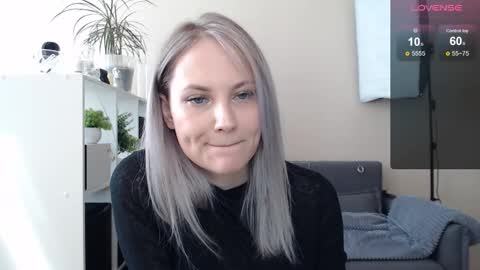 Snapshot of sunny_bunny6 chatting on 12-20-24, 06:08 Naomi online show from 12-20-24, 06:08