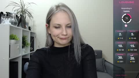Snapshot of sunny_bunny6 chatting on 12-22-24, 10:15 Naomi online show from 12-22-24, 10:15