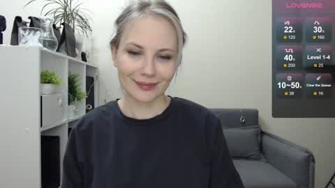 Snapshot of sunny_bunny6 chatting on 12-23-24, 07:28 Naomi online show from 12-23-24, 07:28