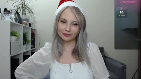 Snapshot of sunny_bunny6 chatting on 12-24-24, 10:28 Naomi online show from 12-24-24, 10:28
