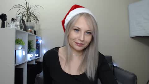 Snapshot of sunny_bunny6 chatting on 12-25-24, 08:07 Naomi online show from 12-25-24, 08:07