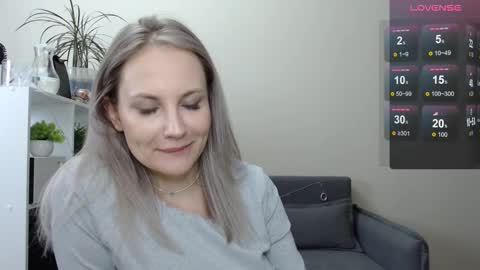 Snapshot of sunny_bunny6 chatting on 12-26-24, 12:59 Naomi online show from 12-26-24, 12:59
