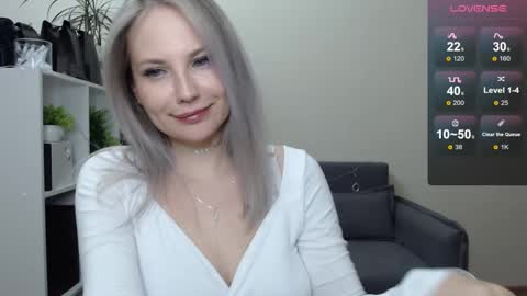 Snapshot of sunny_bunny6 chatting on 12-28-24, 06:08 Naomi online show from 12-28-24, 06:08
