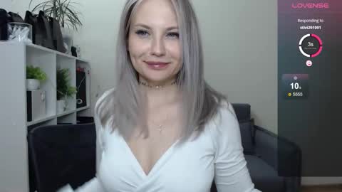 Snapshot of sunny_bunny6 chatting on 12-28-24, 09:08 Naomi online show from 12-28-24, 09:08