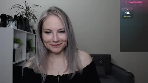 Snapshot of sunny_bunny6 chatting on 12-29-24, 12:09 Naomi online show from 12-29-24, 12:09