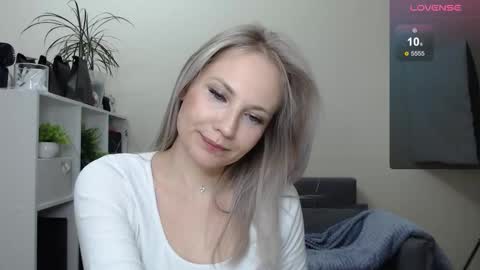 Snapshot of sunny_bunny6 chatting on 12-30-24, 08:58 Naomi online show from 12-30-24, 08:58