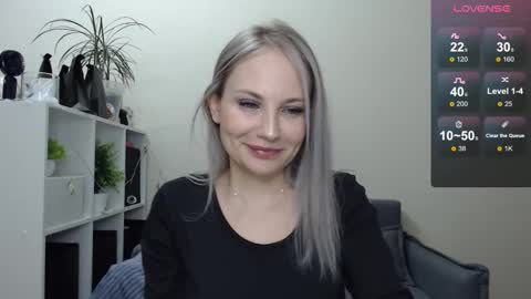Snapshot of sunny_bunny6 chatting on 01-02-25, 08:13 Naomi online show from 01-02-25, 08:13