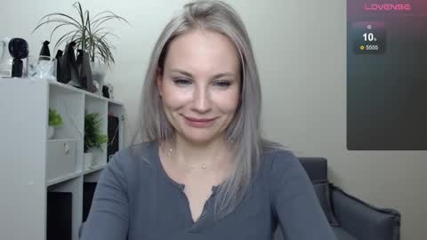 Snapshot of sunny_bunny6 chatting on 01-03-25, 02:21 Naomi online show from 01-03-25, 02:21