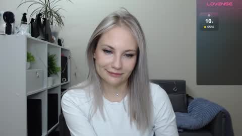 Snapshot of sunny_bunny6 chatting on 01-03-25, 06:46 Naomi online show from 01-03-25, 06:46