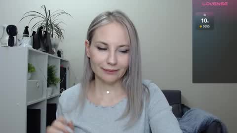Snapshot of sunny_bunny6 chatting on 01-04-25, 12:48 Naomi online show from 01-04-25, 12:48
