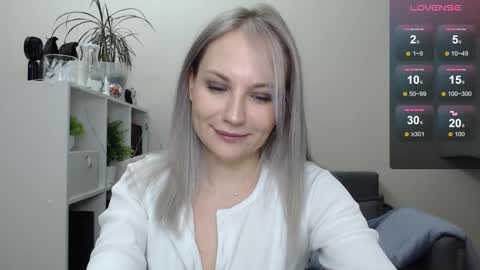 Snapshot of sunny_bunny6 chatting on 01-07-25, 08:42 Naomi online show from 01-07-25, 08:42