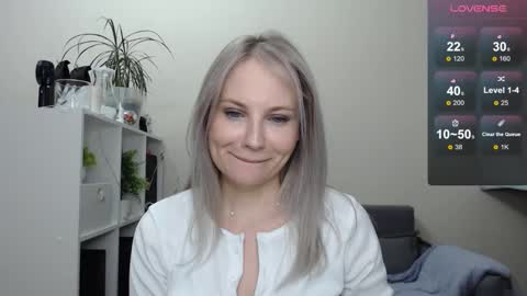 Snapshot of sunny_bunny6 chatting on 01-08-25, 02:46 Naomi online show from 01-08-25, 02:46
