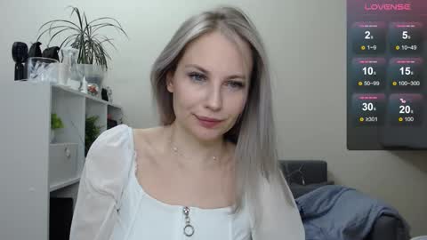 Snapshot of sunny_bunny6 chatting on 01-08-25, 05:48 Naomi online show from 01-08-25, 05:48