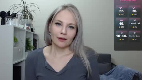 Snapshot of sunny_bunny6 chatting on 01-09-25, 12:09 Naomi online show from 01-09-25, 12:09