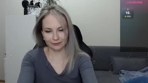 Snapshot of sunny_bunny6 chatting on 01-09-25, 03:12 Naomi online show from 01-09-25, 03:12