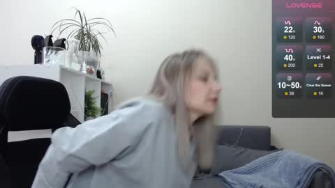 Snapshot of sunny_bunny6 chatting on 01-10-25, 06:31 Naomi online show from 01-10-25, 06:31