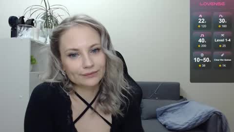 Snapshot of sunny_bunny6 chatting on 01-11-25, 03:23 Naomi online show from 01-11-25, 03:23