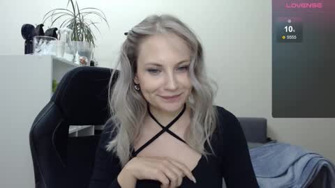 Snapshot of sunny_bunny6 chatting on 01-11-25, 06:24 Naomi online show from 01-11-25, 06:24