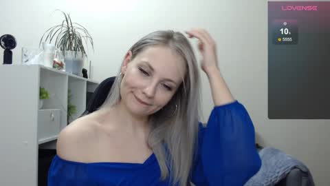Snapshot of sunny_bunny6 chatting on 01-22-25, 12:06 Naomi online show from 01-22-25, 12:06