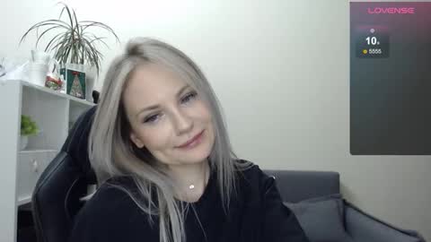 Snapshot of sunny_bunny6 chatting on 01-22-25, 10:15 Naomi online show from 01-22-25, 10:15