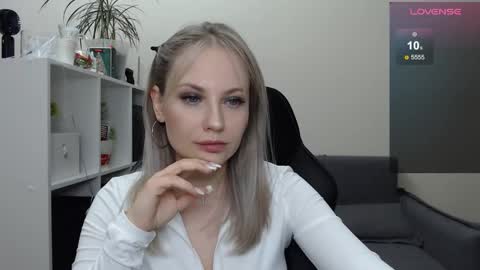 Snapshot of sunny_bunny6 chatting on 01-26-25, 07:20 Naomi online show from 01-26-25, 07:20