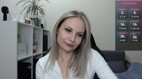 Snapshot of sunny_bunny6 chatting on 01-27-25, 01:26 Naomi online show from 01-27-25, 01:26