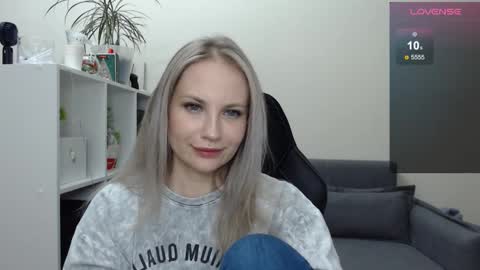 Snapshot of sunny_bunny6 chatting on 02-07-25, 08:10 Naomi online show from 02-07-25, 08:10