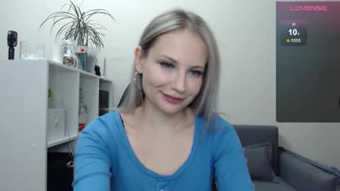 Snapshot of sunny_bunny6 chatting on 02-10-25, 06:35 Naomi online show from 02-10-25, 06:35