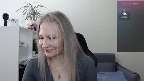 Snapshot of sunny_bunny6 chatting on 03-03-25, 06:15 Naomi online show from 03-03-25, 06:15