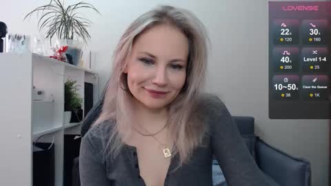 Snapshot of sunny_bunny6 chatting on 03-03-25, 09:22 Naomi online show from 03-03-25, 09:22
