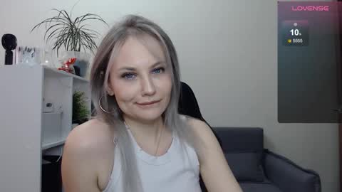 Snapshot of sunny_bunny6 chatting on 03-05-25, 06:23 Naomi online show from 03-05-25, 06:23