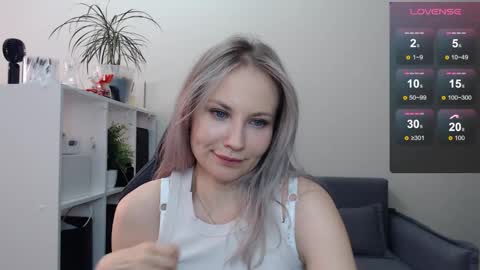 Snapshot of sunny_bunny6 chatting on 03-05-25, 09:27 Naomi online show from 03-05-25, 09:27