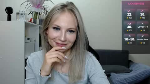 Snapshot of sunny_bunny6 chatting on 03-08-25, 07:53 Naomi online show from 03-08-25, 07:53