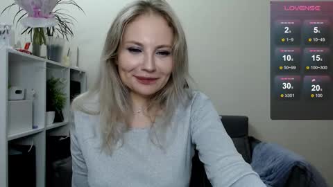 Snapshot of sunny_bunny6 chatting on 03-08-25, 10:56 Naomi online show from 03-08-25, 10:56