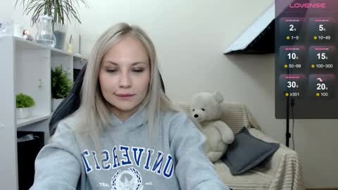 Snapshot of sunny_bunny6 chatting on 09-12-25, 05:29 Naomi online show from 09-12-25, 05:29
