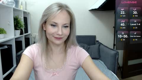 Snapshot of sunny_bunny6 chatting on 09-20-25, 12:50 Naomi online show from 09-20-25, 12:50