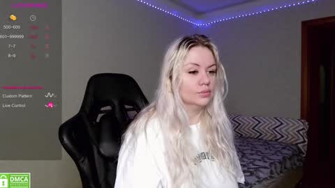 Snapshot of sunny_mood chatting on 01-05-25, 08:00 sunny mood online show from 01-05-25, 08:00