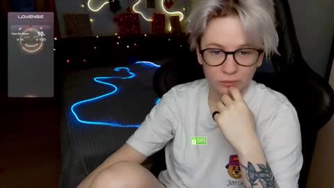 Snapshot of sunny_mood chatting on 12-14-25, 09:36 sunny mood online show from 12-14-25, 09:36