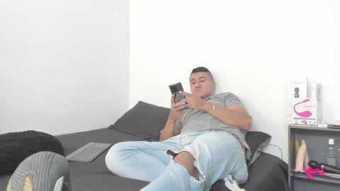 Snapshot of sunnyandevan chatting on 12-02-24, 05:59 Christian Vanessa online show from 12-02-24, 05:59