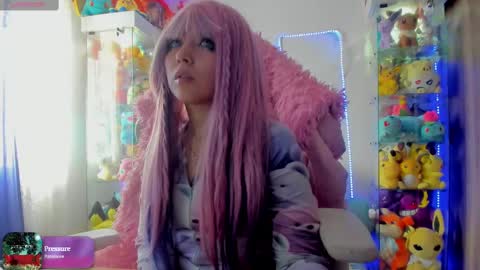 Snapshot of sunofureku_melody chatting on 02-12-25, 05:37 RAVENCLAU GIRL online show from 02-12-25, 05:37