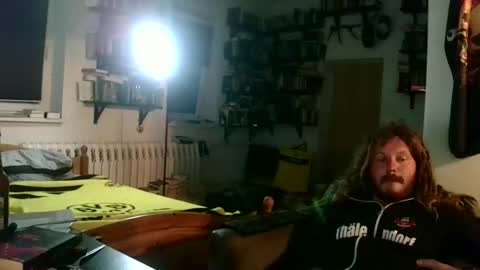 Snapshot of sunr1sa chatting on 09-19-25, 04:25 sunr1sa online show from 09-19-25, 04:25