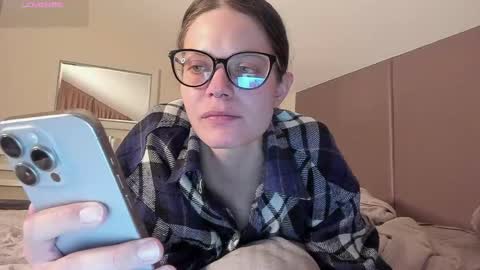 Snapshot of sunsay_effie chatting on 04-12-26, 04:34 Effie Beautiful girl and Sunsay lucky boy online show from 04-12-26, 04:34