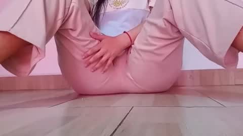 Annie online show from 10-20-25, 04:18