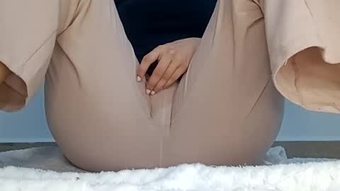 Snapshot of sunshine_days chatting on 02-24-26, 04:49 Annie online show from 02-24-26, 04:49