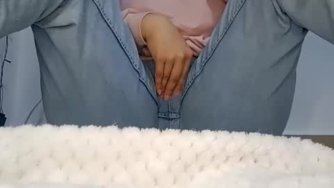 Snapshot of sunshine_days chatting on 02-26-26, 06:29 Annie online show from 02-26-26, 06:29