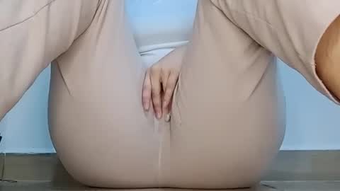 Snapshot of sunshine_days chatting on 02-28-26, 05:25 Annie online show from 02-28-26, 05:25